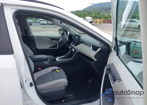 2021 Toyota Rav4 Xle z USA, uszkodzony, nr VIN 2T3W1RFV9MW116054